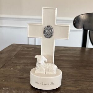 Demdaco “Jesus Loves Me” Musical Box Cross Medallion Great Shape